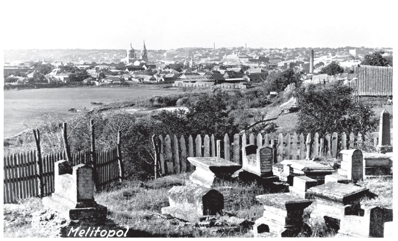 Общий вид северо-восточной части города с еврейско-караимского кладбища.Середина 1910-х годов.jpg