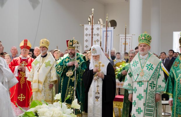 panahida-za-Lyubomirom-Guzarom-u-Kiyevi-patriarh-Filaret-620x400.jpeg