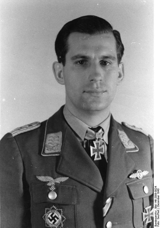 Пауль Земрау.12.11.1915– 8.2.1945.360 б.вылетов сбил 46..jpg