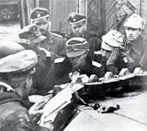Peiper_amp_Untersturmfuhrer_Hans-Martin_Leidreiter_November_1943_south_of_Brusilov_zps473f6585.jpg
