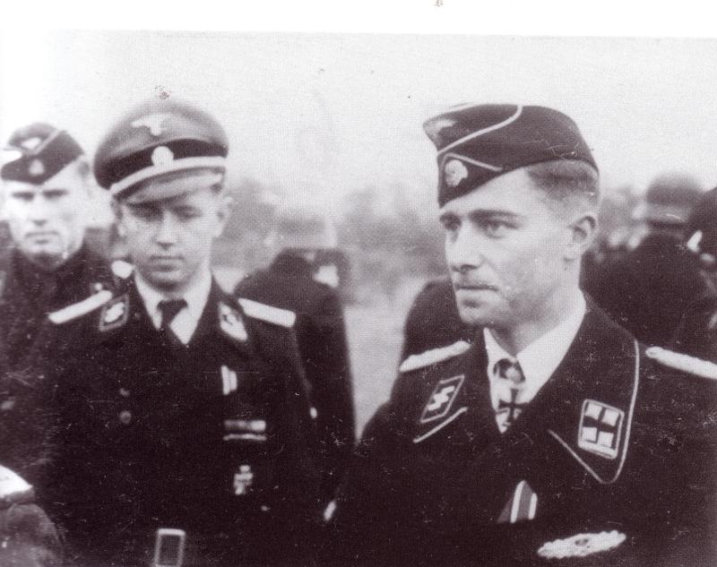 Peiper_in_award_ceremony_during_autumn_1944a_zpsb619aa24.jpg
