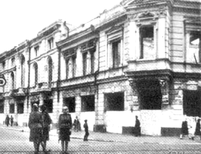 Перекресток улиц Карла Маркса и Горсовета. (1 фото) 1955 г. etoretro_ru_21260_original.jpg