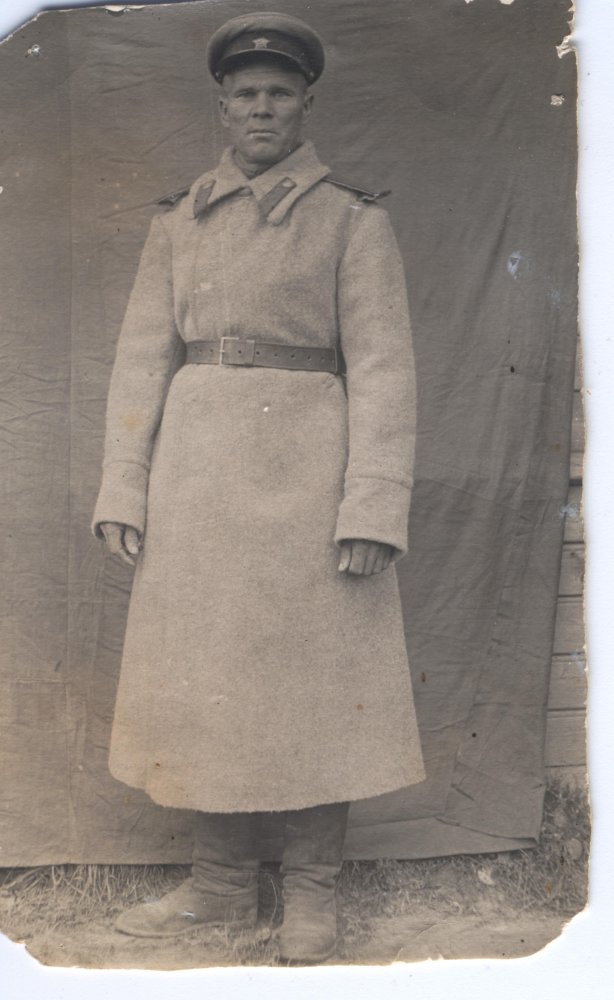 Першин Константин Дмитриевич 1898 г.р. Из-за Днепра 1943г.JPG