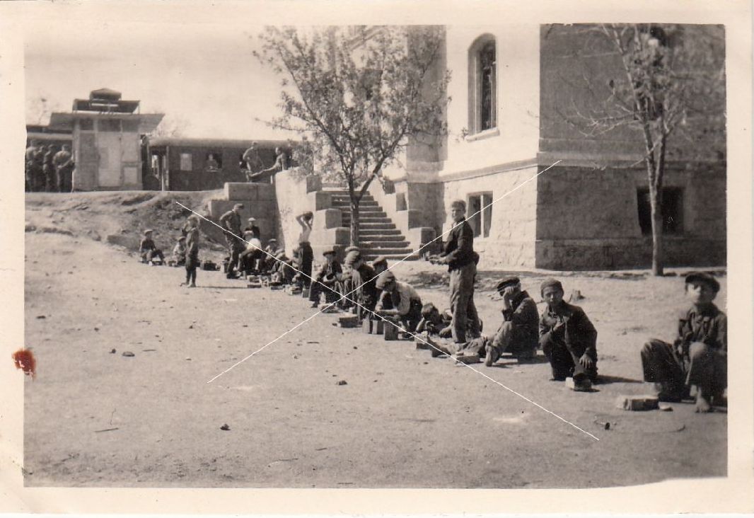 Первомайск Базарчик возле вокзала 1941-1943 г..jpg