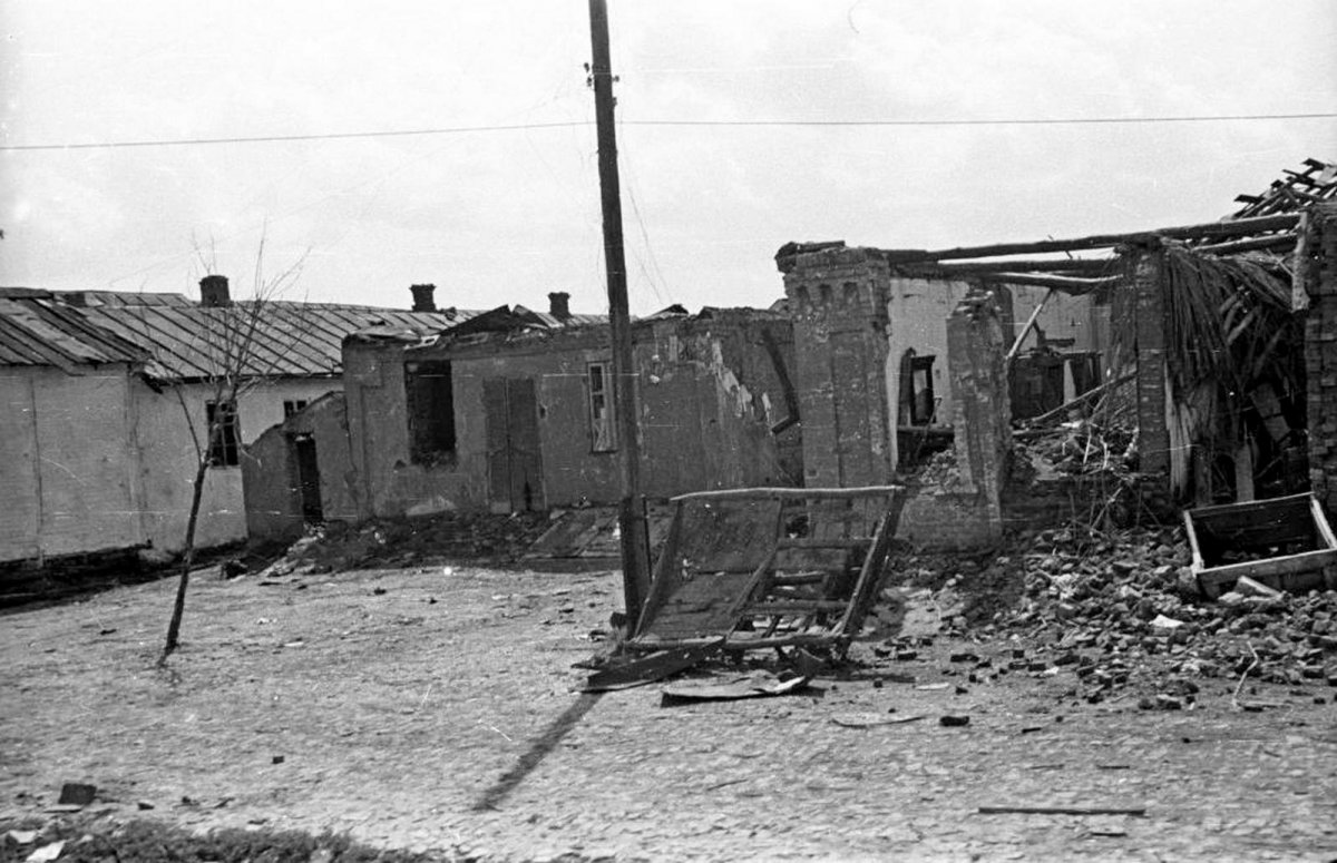 Первомайск Советская улица 1941 г. Автор Berkо Pаl  Fortepan 78338.jpg