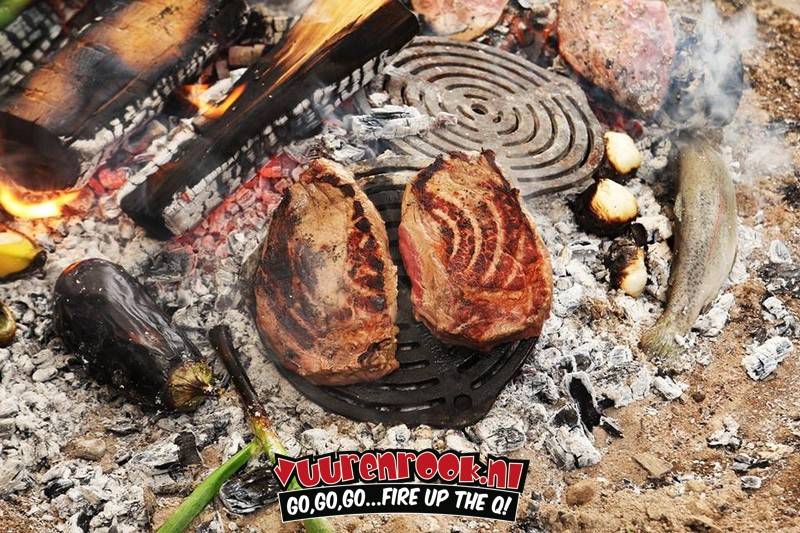 petromax-petromax-cast-iron-camp-fire-ring-trivet (1).jpg