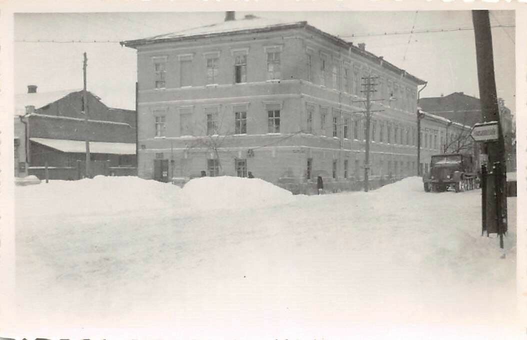 Полтава 1942 школа.jpg