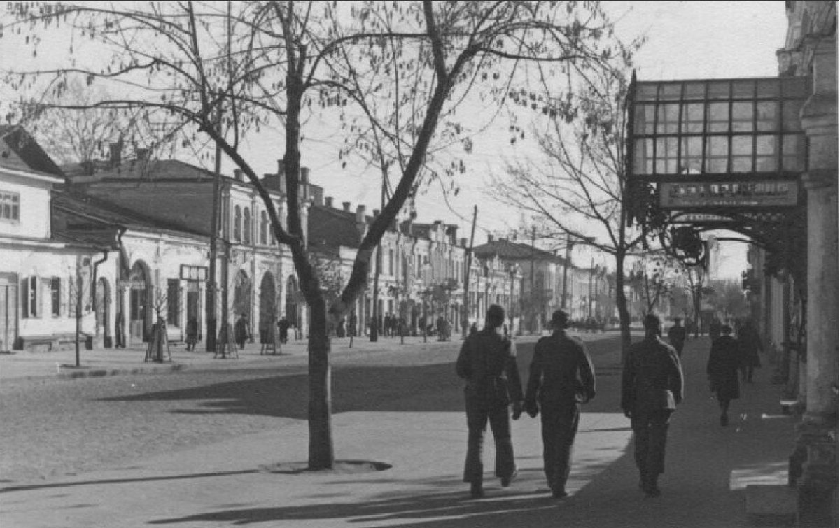 Полтава Главная улица Патруль (main street Kommandantur Febr. 1943) 1943 г..jpg