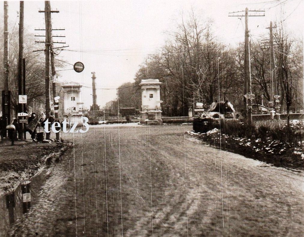 Полтава Вход в Корпусный парк 1941-1943 г..jpg
