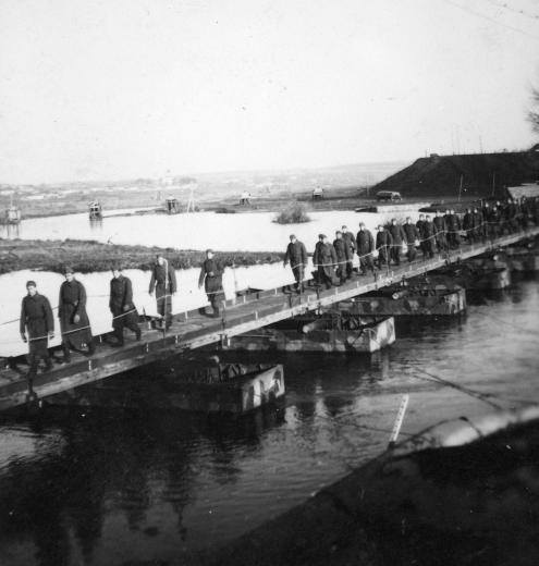 Понтонний пішохідний міст, Вінниця,Кумбари, 1941---.jpg