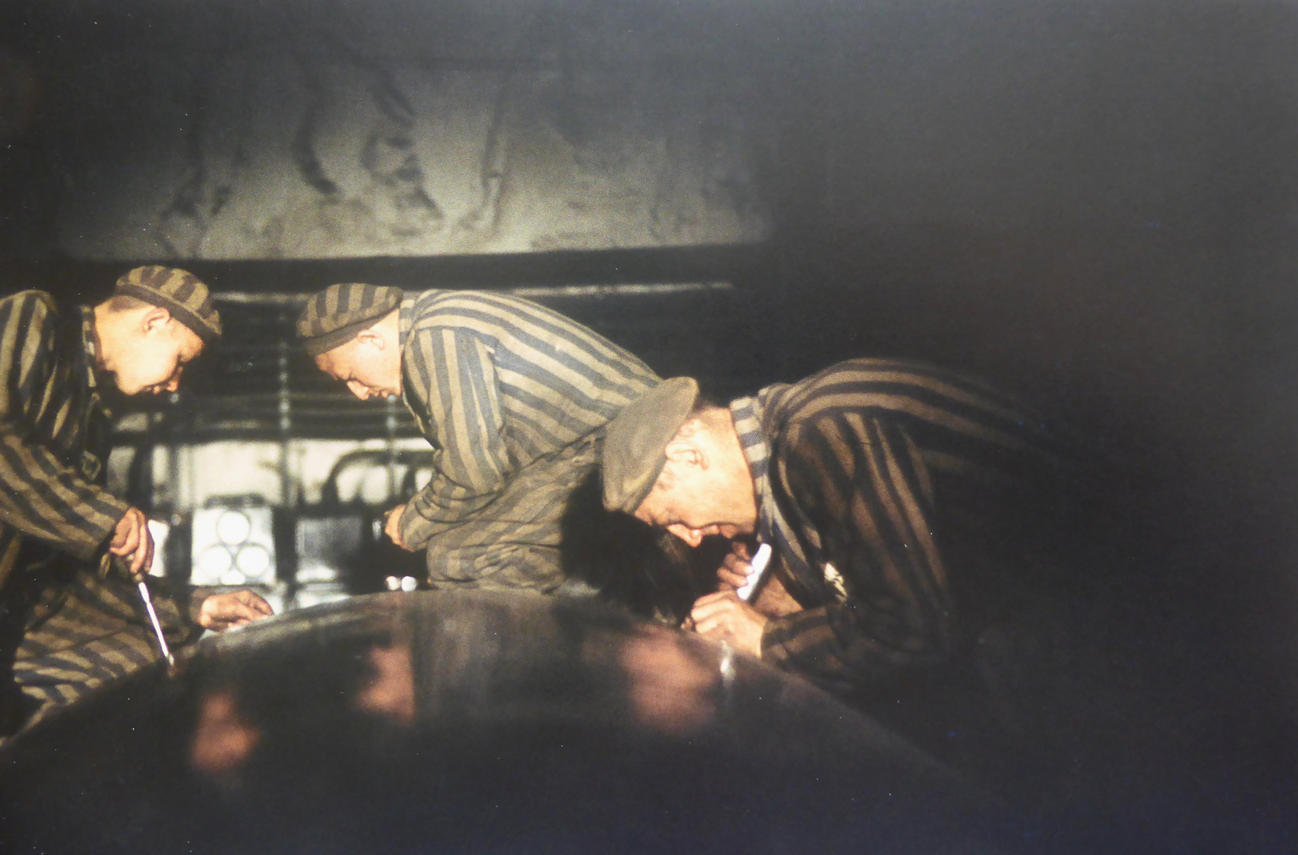 Prisoners_from_the_Dora-Mittelbau_assembling_the_V-2_rocket-1.jpg