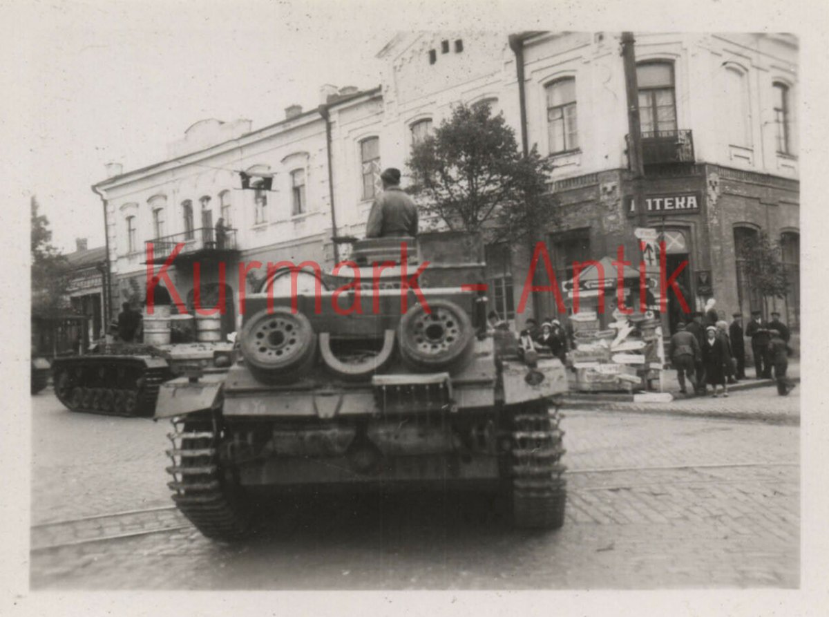 Q936-Foto-Wehrmacht-Ukraine-Kiew-Panzer-IV-Parade.jpg