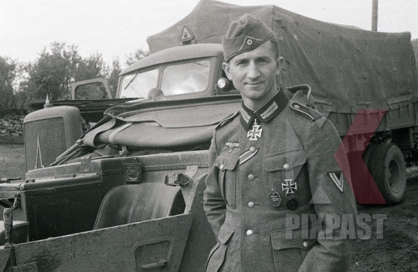 richard-gambietz-knights-cross-winner-panzer-pab-wound-iron-cross-truck-jeep-summer-1943-8191.jpg