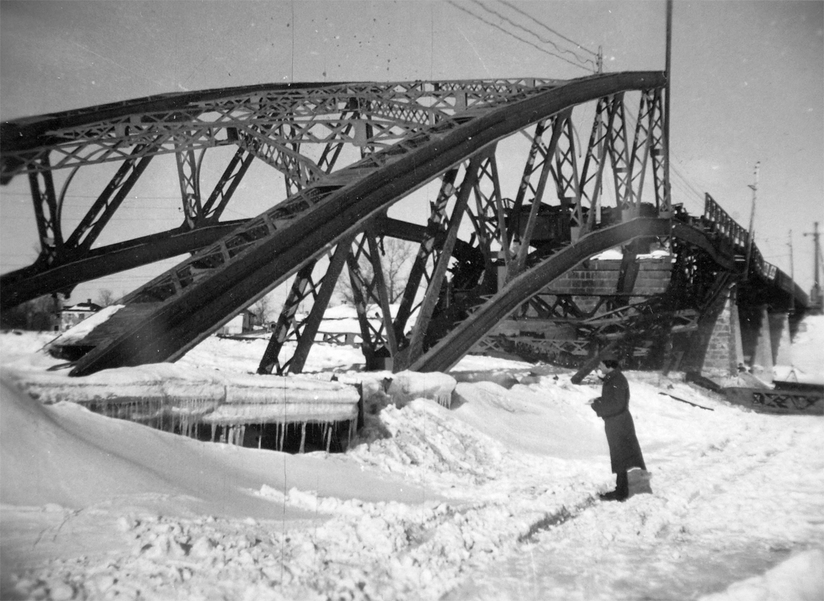 Русанівський міст 1942+.jpg