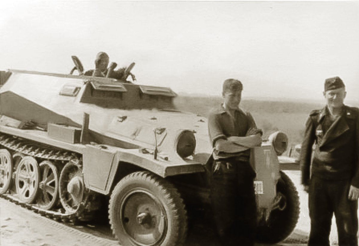 Sd.Kfz. 253 в районе Глухова.jpg