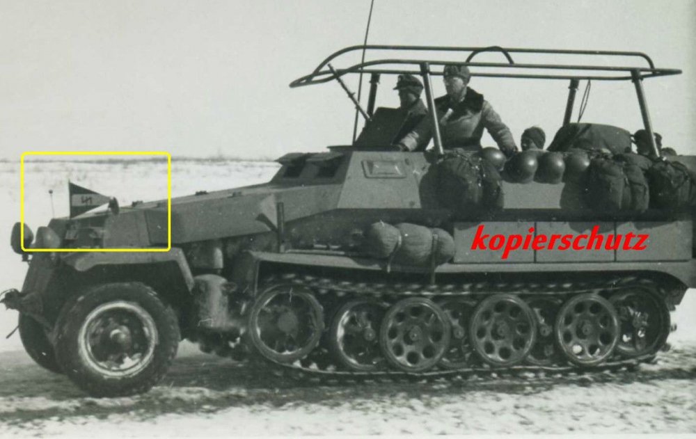 SdKfz 2503 2 Panzer-Division Das Reich Kennung Wappen Charkow.jpg