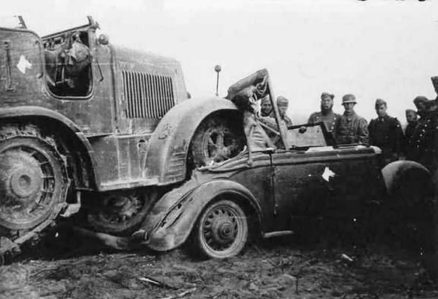 Sdkfz_6_halftrack_2.jpg
