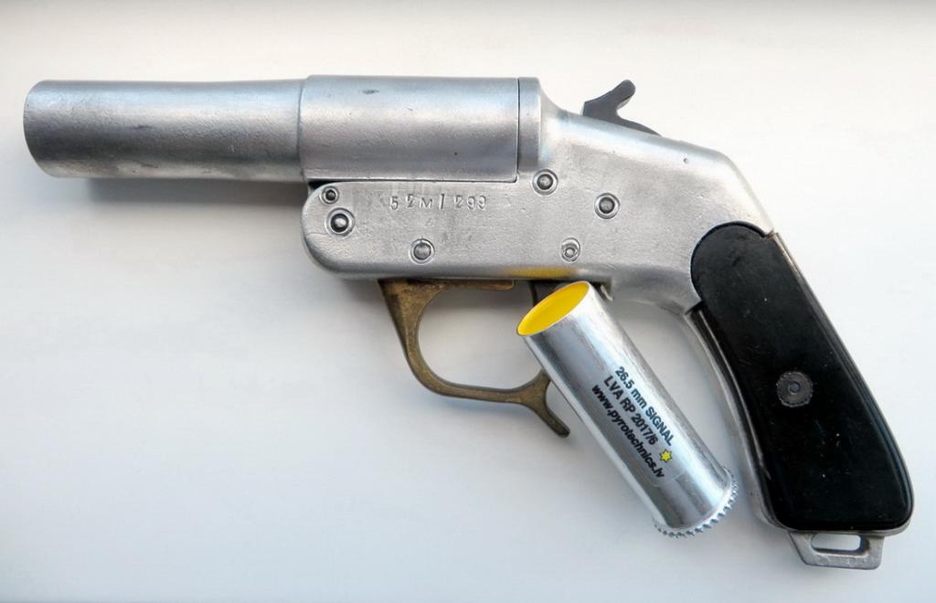 signalnyj_pistolet_raketnica_vengerskaja_raketnica_52m_obr_1952_goda.jpg