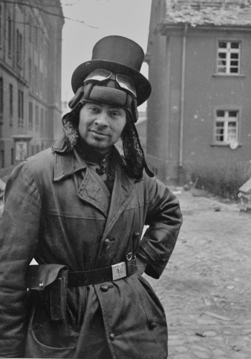 Sovet_tankist-v-Berline_1945_author-A_Arhipov.jpg