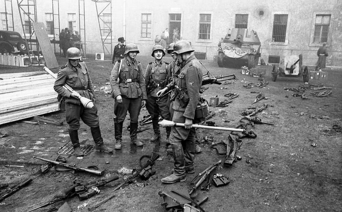 SS soldiers Armed With Panzerfaust, and we can find an armored antiaircraft Nimrod.jpg