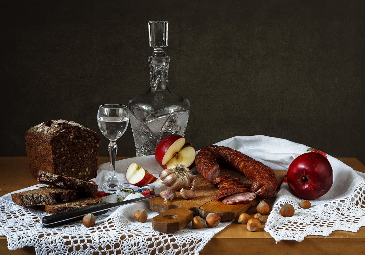 Still-life_Sausage_Vodka_Bread_Nuts_Apples_Garlic_539843_1280x896.jpg