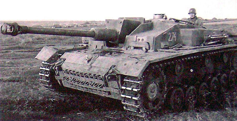 STUG-III-modeli-F-vyipuska-1942-g-byil-pervoy-modifikatsiey-s-dlinyim-stvolom.jpg