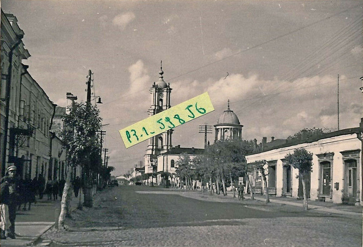 Сумы Соборная улица (Hauptstrasse u. Zerstörungen SSUMY) 1942.jpg