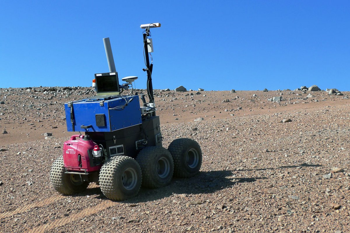 The_ESA_Seeker_autonomous_rover_during_tests_at_Paranal.jpg