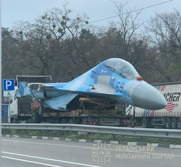 Transportuvannya-vynyshhuvacha-Su-27UB-z-bortovym-nomerom-69.jpg