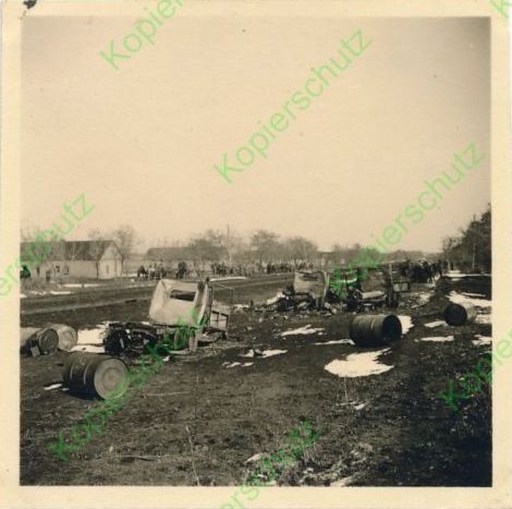 Ukraine zerstörte Fahrzeuge Techni.JPG