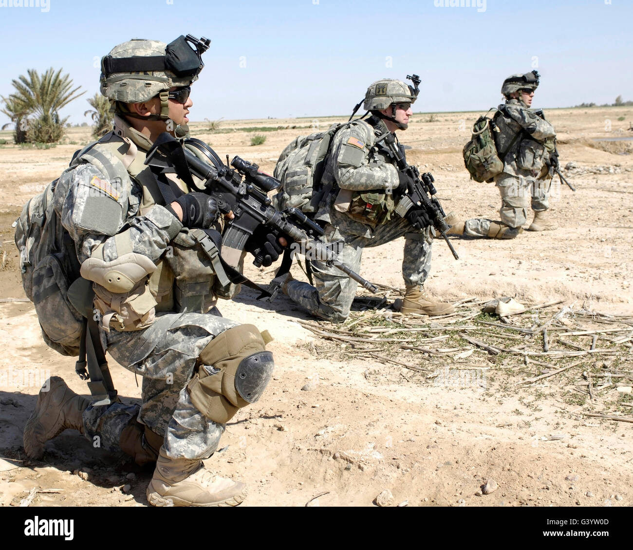 united-states-army-soldiers-along-with-iraq-army-soldiers-launch-operation-G3YW0D.jpg