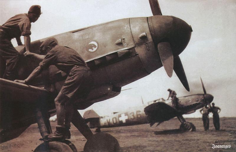 Винищувачі Messerschmitt Bf-109G-6 на уманському аеродромі, весна 1943.jpg