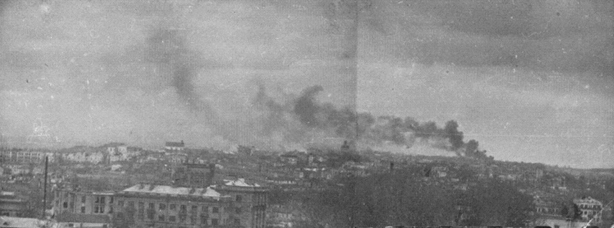 Винница 1944 г. Панорама - на переднем плане - Жилой дом на пл. Победы.JPG