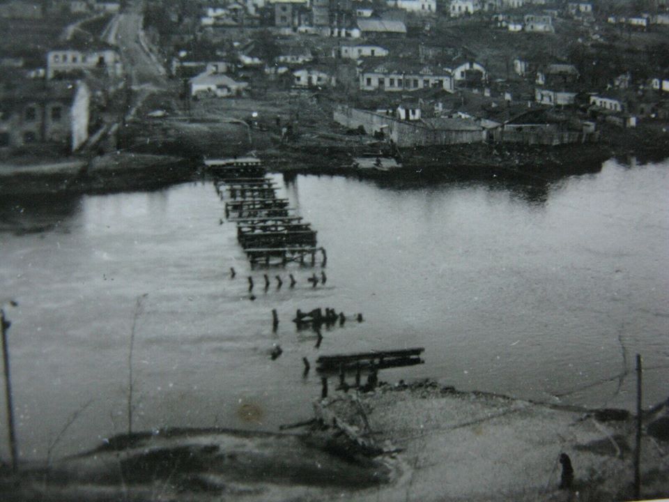Винница Остатки взорванного Старогодского моста19 июля 1941 г..jpg