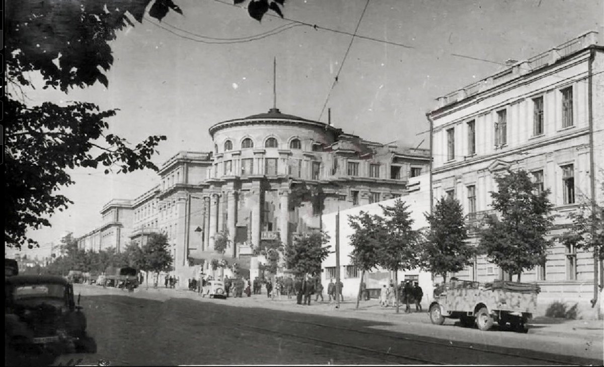 Винница Украинский проспект Кинотеатр (6х9 см) 1941-1943 г.=.jpg