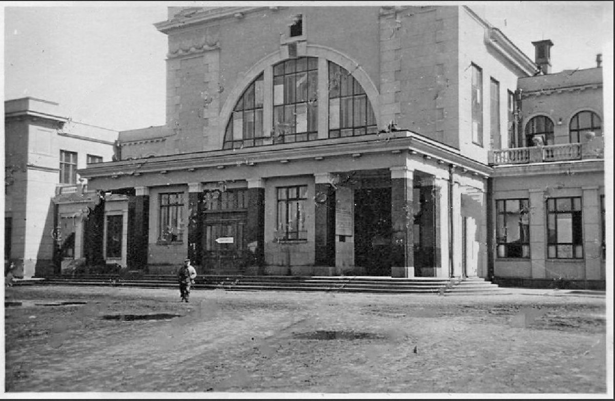 Винница Вокзал Главный вход 1941-1943 г..jpg