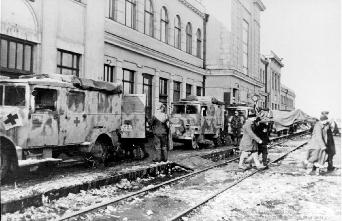 Винница Вокзал Перегрузка раненых в санпоезд Зима 1943-1944 г..jpg