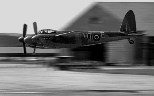 vintage-flying-low-500-25.jpg