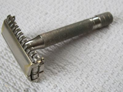 vintage-gillette-senator-razor-1937_1_f9b5a81bef4101ae676cbb3623269d99.jpg
