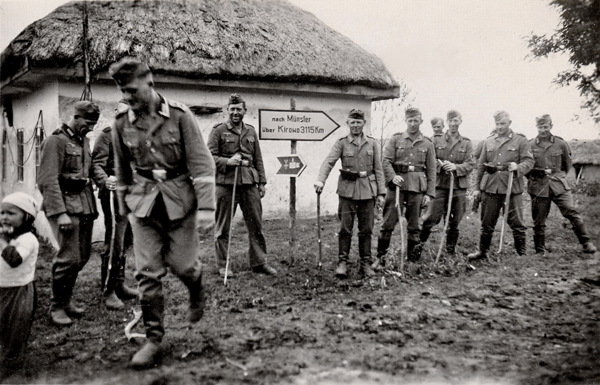 Wehrmacht Rußland Soldaten Schild  nach Münster über Kirowo 3115 Km.jpg