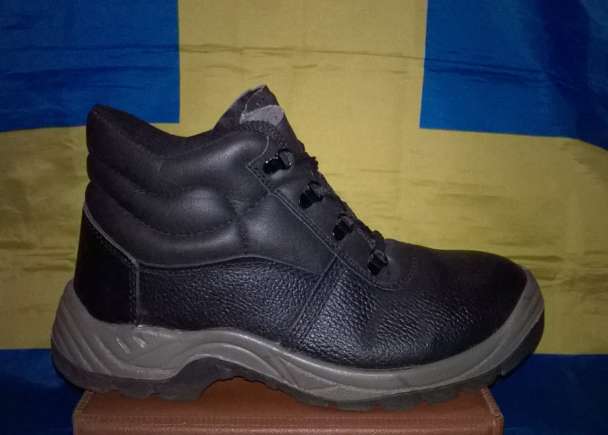 Arco essentials cheap boots