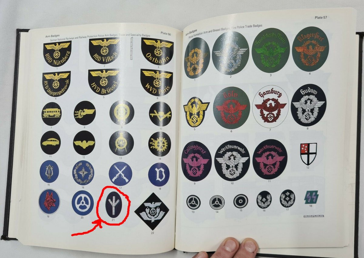WW2-GERMAN-BADGES-INSIGNIA-OF-THE-THIRD-REICH-BY-BRIAN-LEIGH-DAVIS-BOOK-1ST-ED.jpg