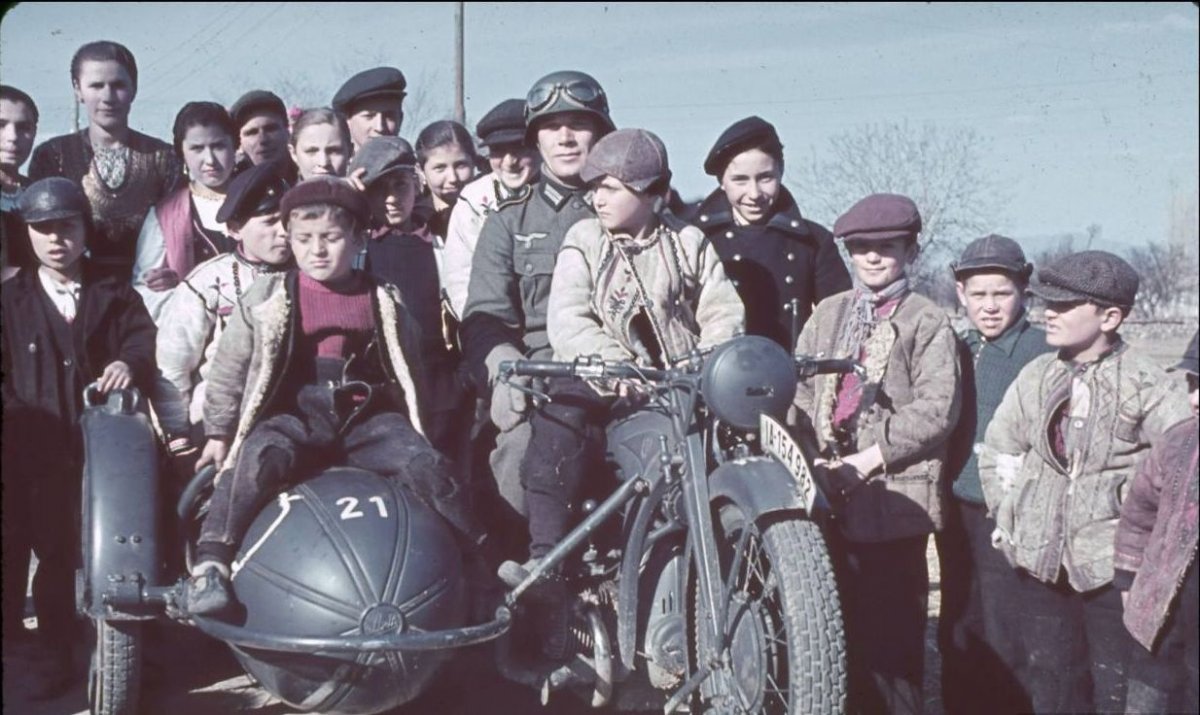 ww2_pic_german_soldier_bulgaria_bike_1941.jpg