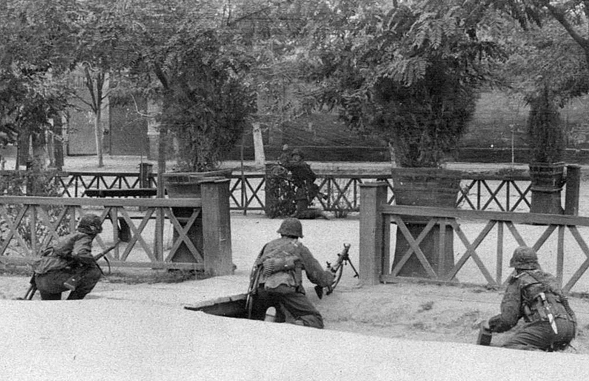 Херсон Уличный бой частей дивизии Лейбштандарт Адольф Гитлер 1941 г..jpg
