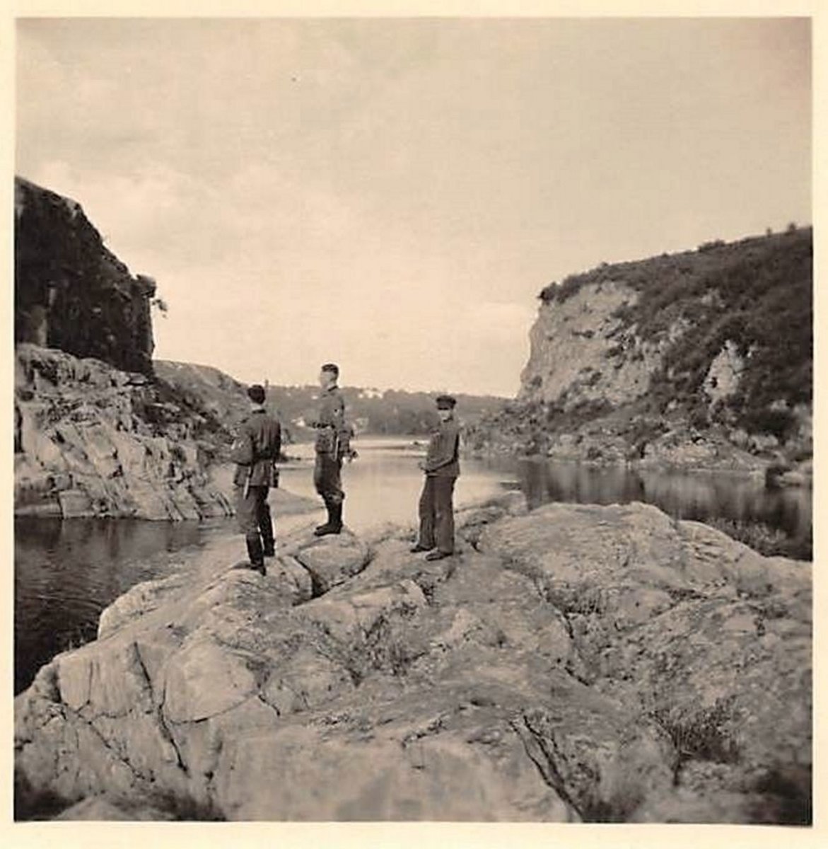 Житомир Fluss Teteriw mit deutschen Soldaten Schitomir.jpg