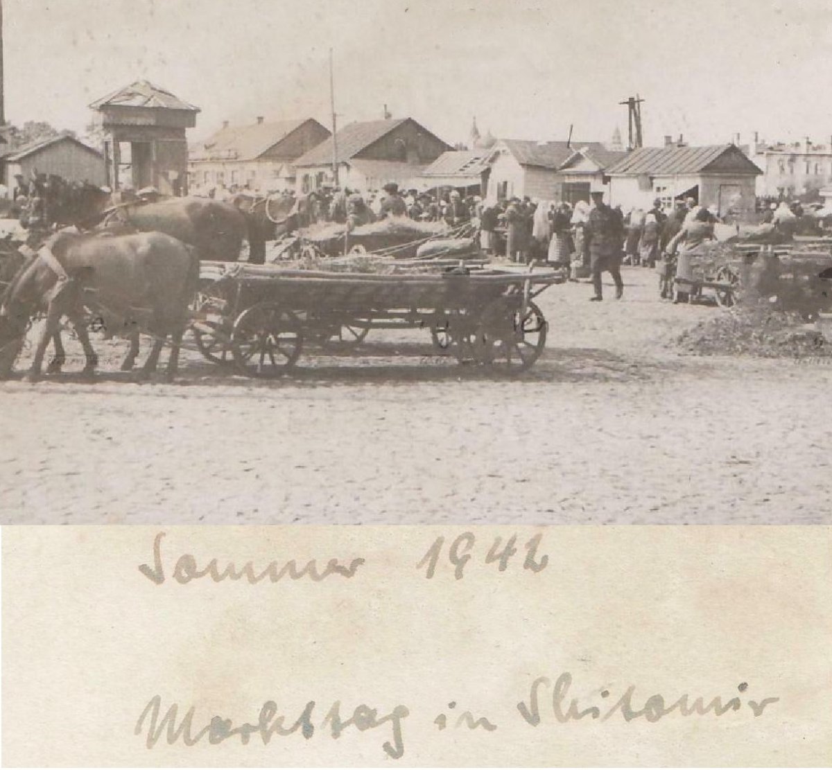 Житомир Shitomir Bevölkerung Marktplatz 1942.jpg