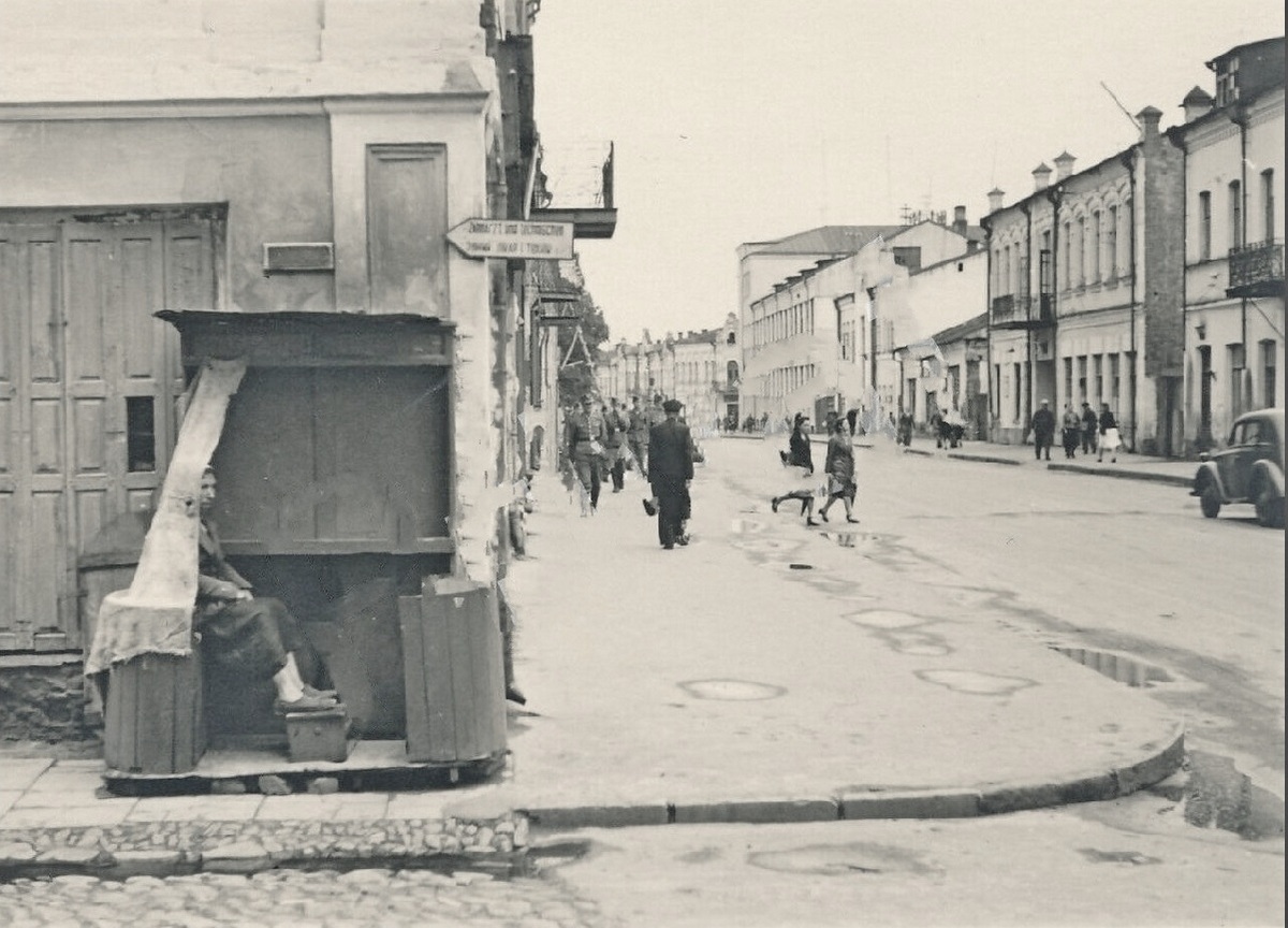 Житомир (Straße Geschäfte ZIvilisten Schytomyr) 1941-1943 г..jpg