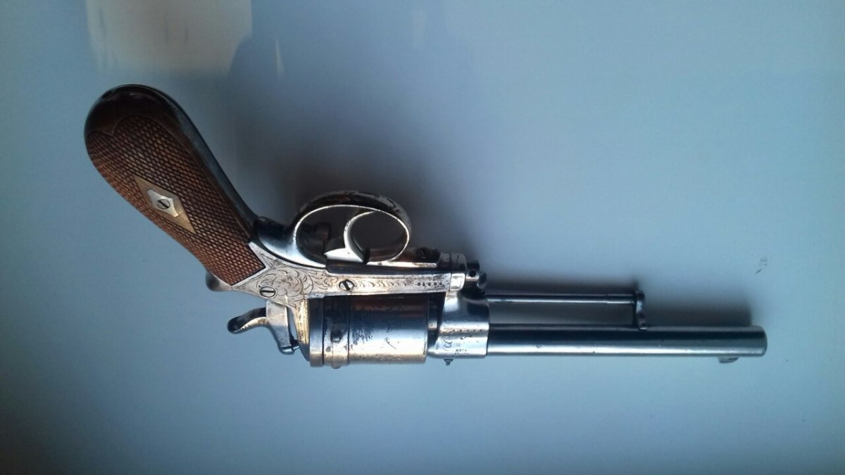 zr0DhAE5mfM.jpg