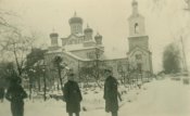 Heldenfriedhof Bobruisk mit einer typischen Kirche, Februar 1942.JPG