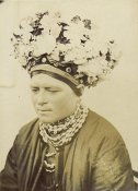 Молода з Херсонщини. Фото Самуїла Дудіна. 1894.jpg